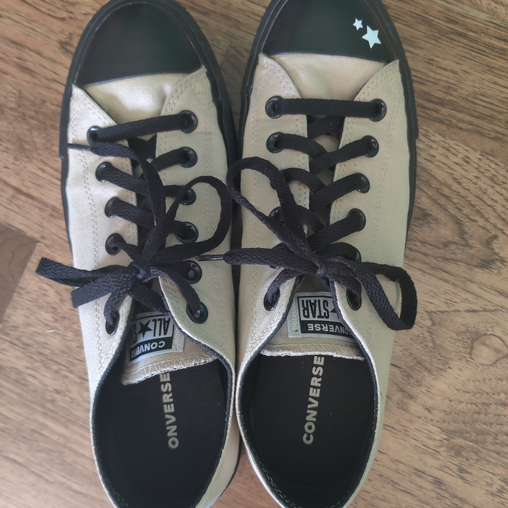 Converse Size 9.5/10 - Picture 7 of 8
